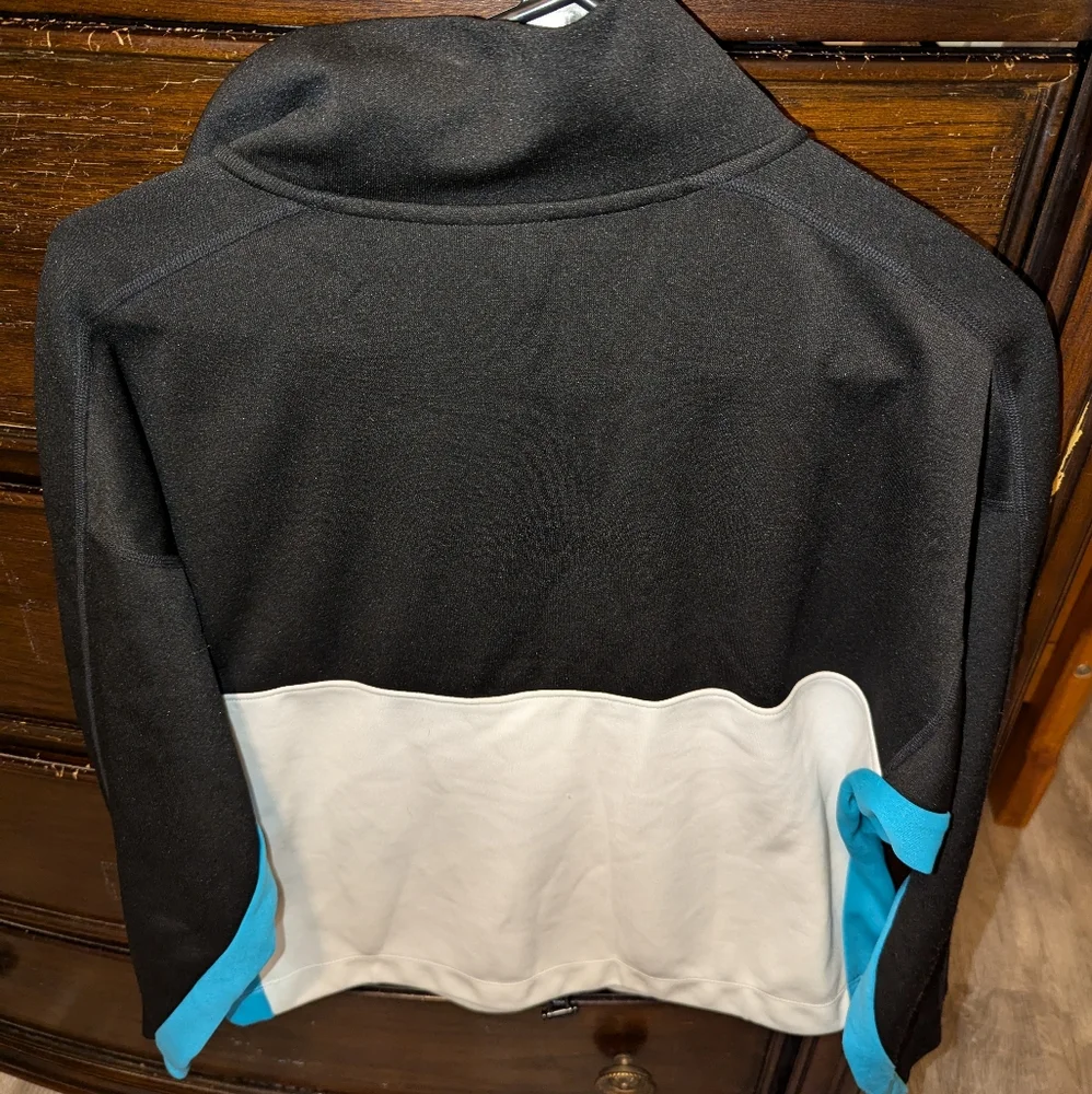 Two sweaters - Picture 6 of 7